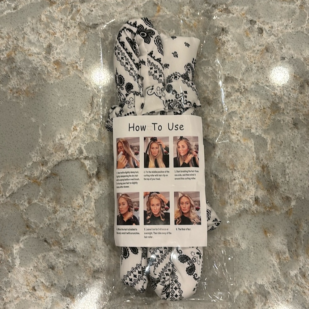 Heatless curling set in Black and White Paisley pattern